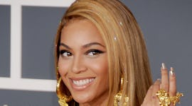 Beyoncé at the 2010s Grammy Awards with hair tinsel.