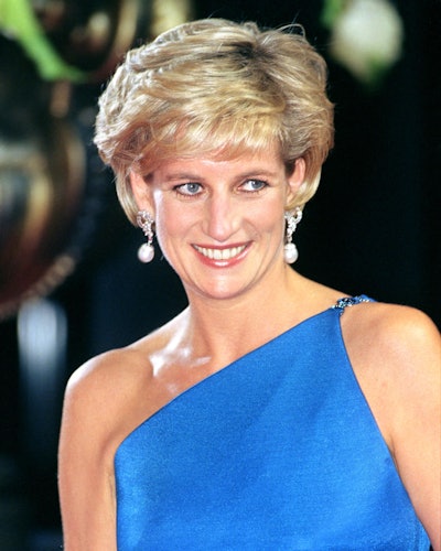 Princess Diana wears the South Sea Pearl Earrings at the Victor Chang Research Institute dinner in O...