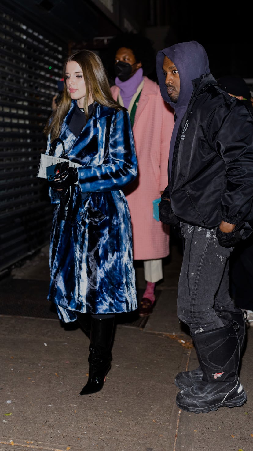 NEW YORK, NEW YORK - JANUARY 04: Julia Fox (L) and Kanye West are seen in Greenwich Village on Janua...