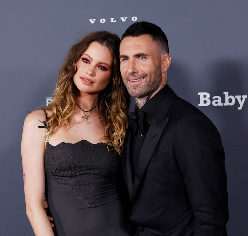Adam Levine and Behati Prinsloo's beach body language was surprising.