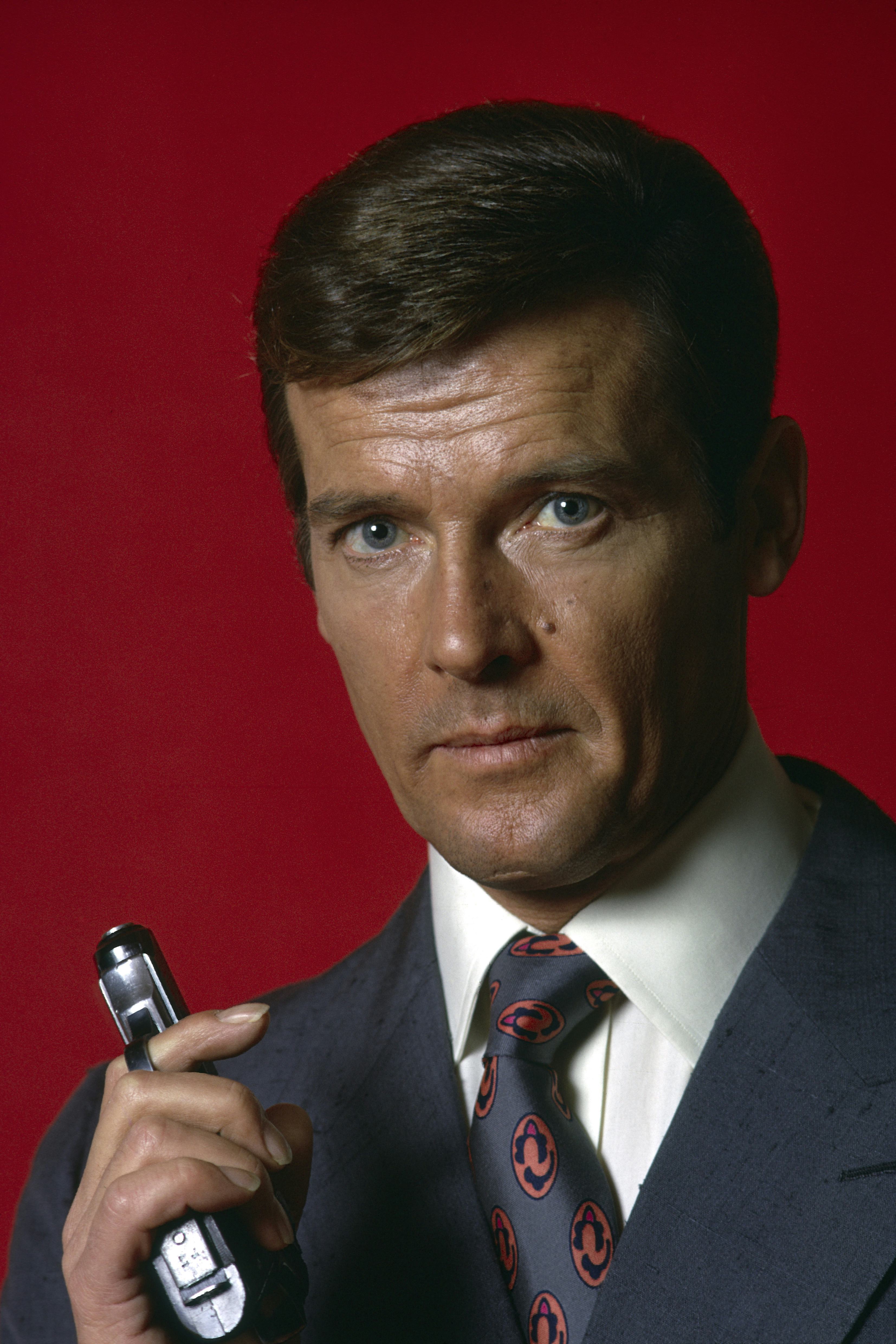 奇诺。罗杰·摩尔，出生日期:1927年10月14日，英国伦敦斯托克韦尔。庆祝他的80岁生日…