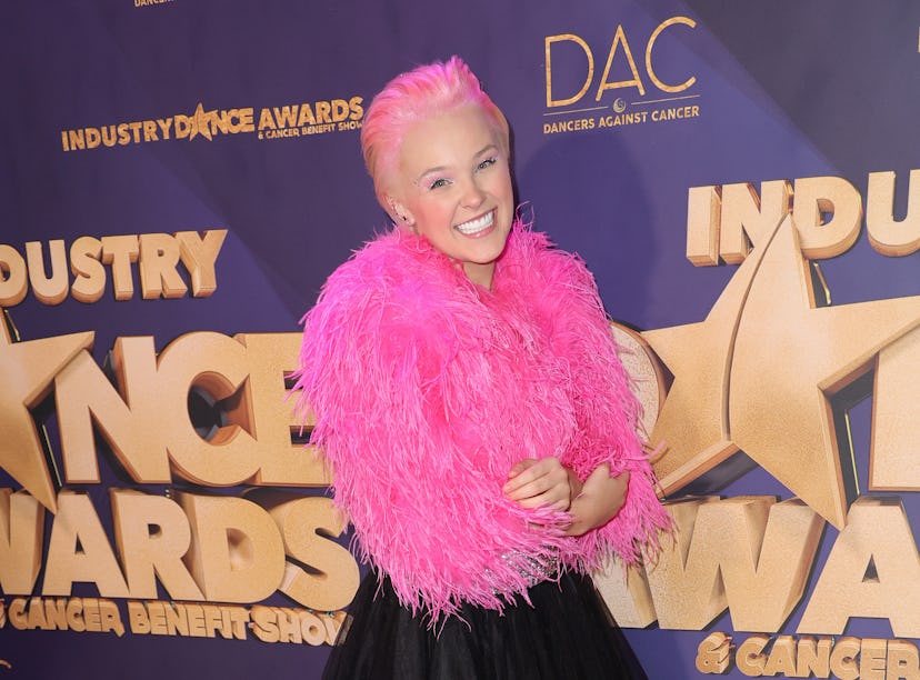 JoJo Siwa with pink hair at the 2022 Industry Dance Awards on October 12, 2022.