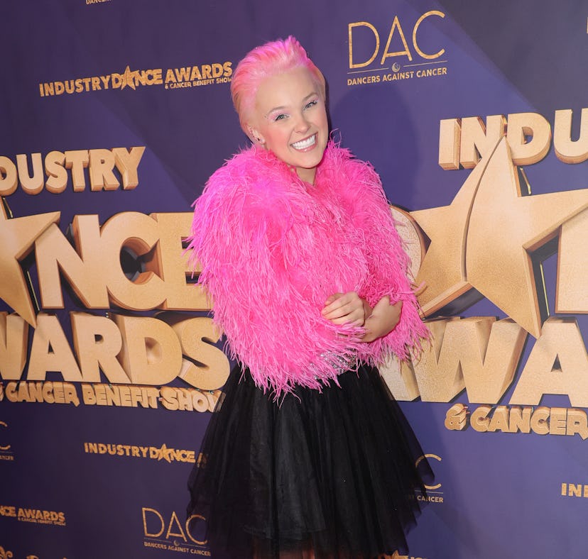 JoJo Siwa with pink hair at the 2022 Industry Dance Awards on October 12, 2022.