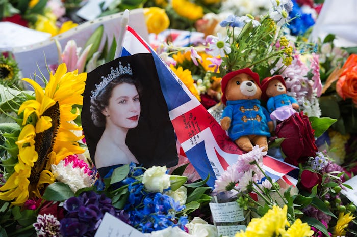 More than 1,000 Paddington Bears were left to honor Queen Elizabeth.