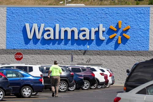 a photo of a walmart store, but is Walmart open on Thanksgiving 2022?
