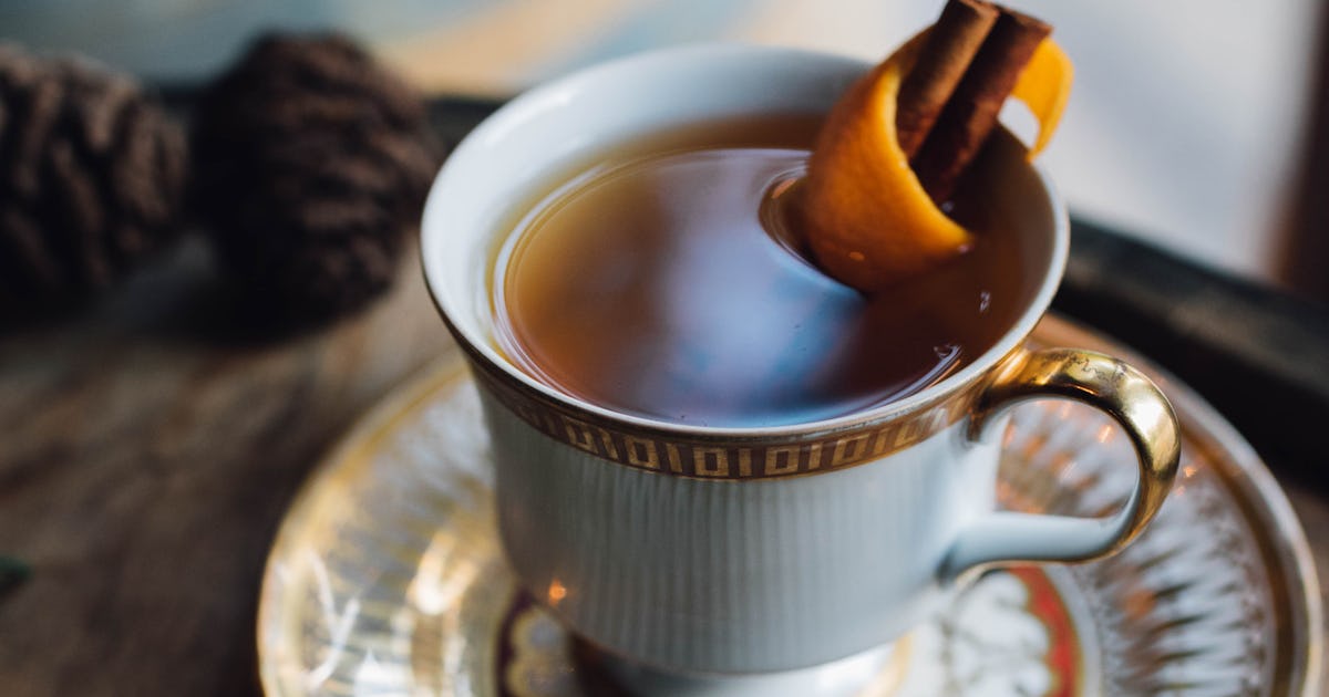 10 Warm Fall Cocktails For The Coziest Of Days 10-warm-fall-cocktails-for-the-coziest-of-days
