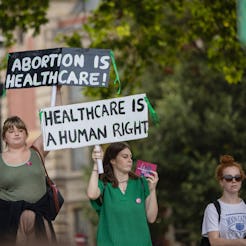 MPs Back Abortion Clinic Buffer Zone Law In England & Wales