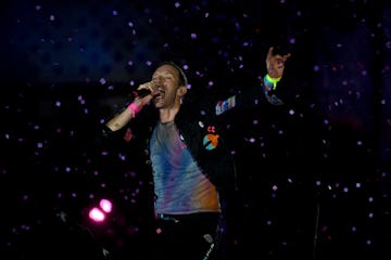 英国乐队Coldplay的英国歌手Chris Martin在摇滚期间的主舞台上表演里约热内卢米…万博体育app安卓版下载
