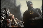 美国演员迈克尔·基顿在蒂姆·波顿执导的《蝙蝠侠》片场。(图片来源:Murray Close/S…