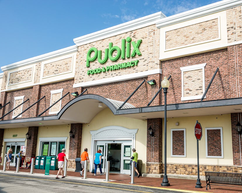 Though the front of this Publix grocery store is open for business, is Publix open on Thanksgiving 2...