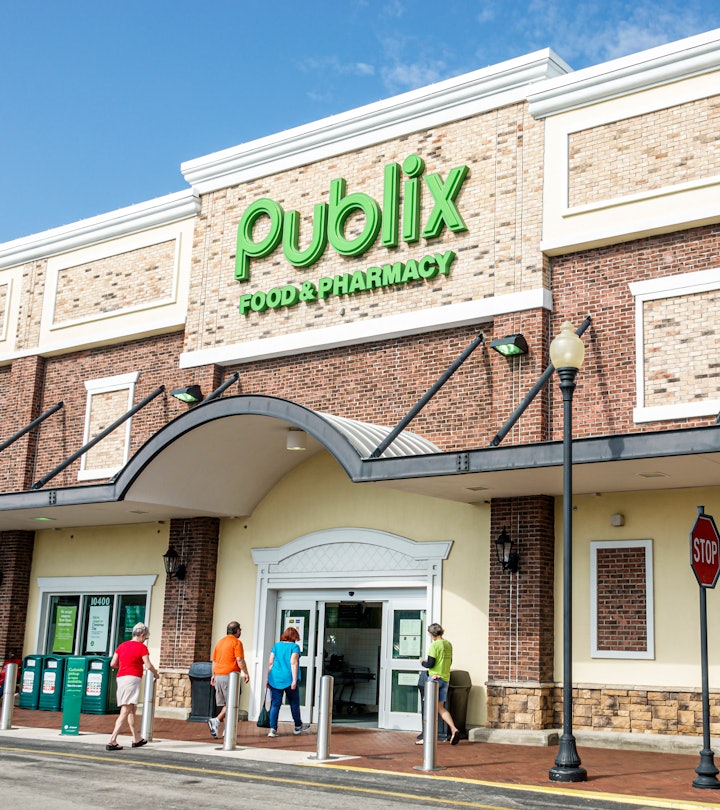 Though the front of this Publix grocery store is open for business, is Publix open on Thanksgiving 2...