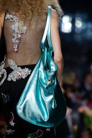 Hot! Or Hmm?: Balenciaga's Spring Summer 2023 Gloved Handbag – Fashion Bomb  Daily