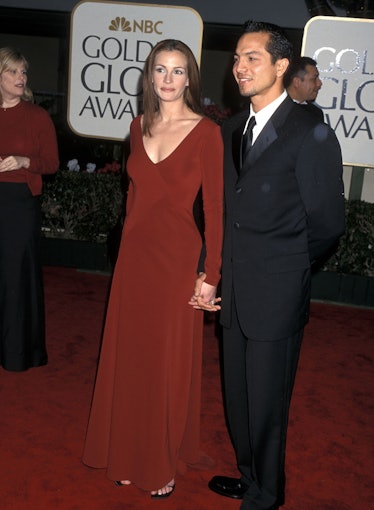 Julia Roberts and actor Benjamin Bratt attend the 57th Annual Golden Globe Awards 