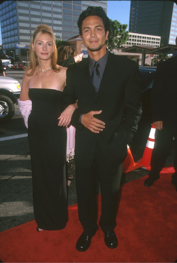 Julia Roberts & Benjamin Bratt during "Runaway Bride" Los Angeles Premiere