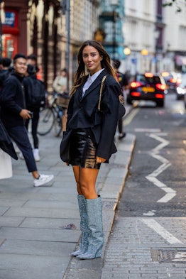 how to wear the wedge boots trend
