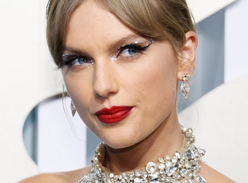 Taylor Swift's "Bejeweled" lyrics include reference to a moonstone aura