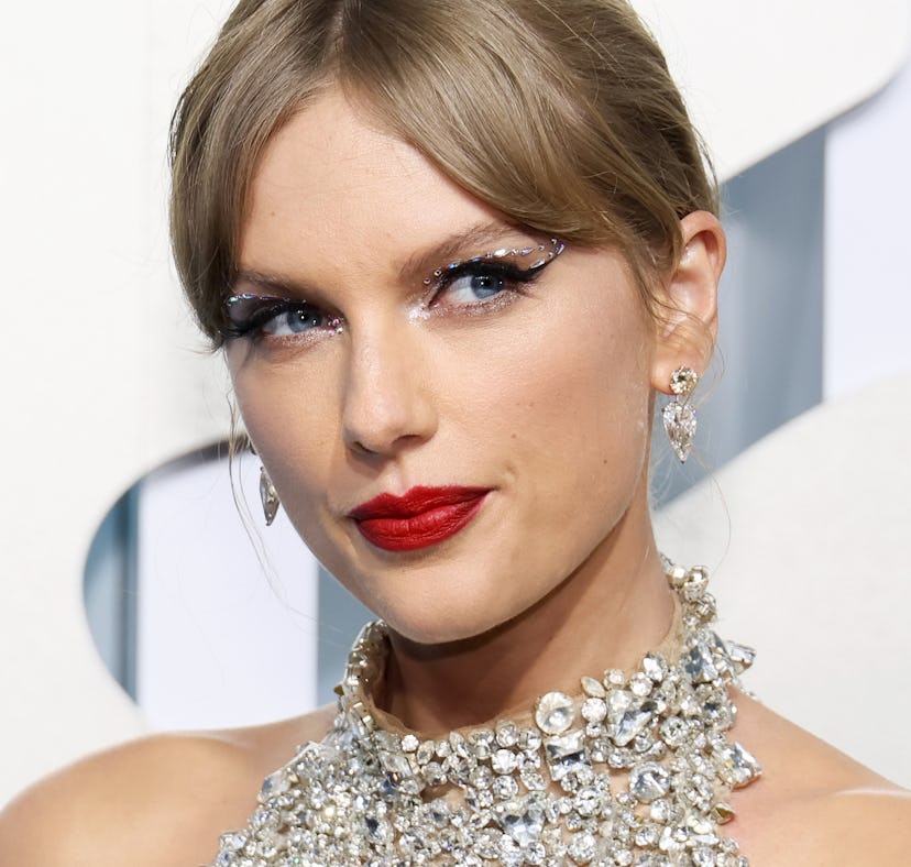 Taylor Swift's "Bejeweled" lyrics include reference to a moonstone aura