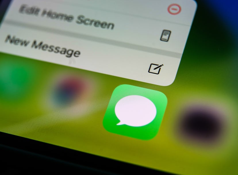 Is iMessage down on Oct. 25? These reported issues aren't good.