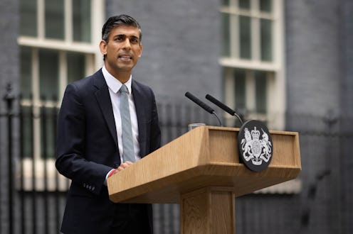 LONDON, ENGLAND - OCTOBER 25: British Prime Minister Rishi Sunak makes a statement after taking offi...
