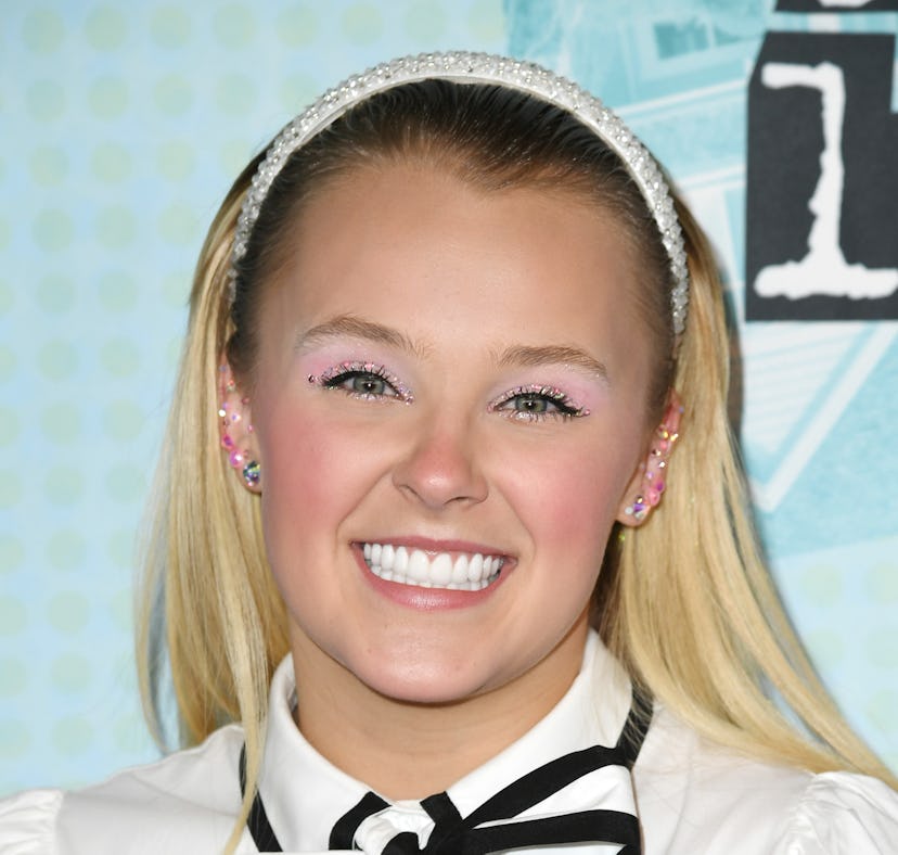 JoJo Siwa dressed up as Draco Malfoy from 'Harry Potter' in this amazing TikTok video.