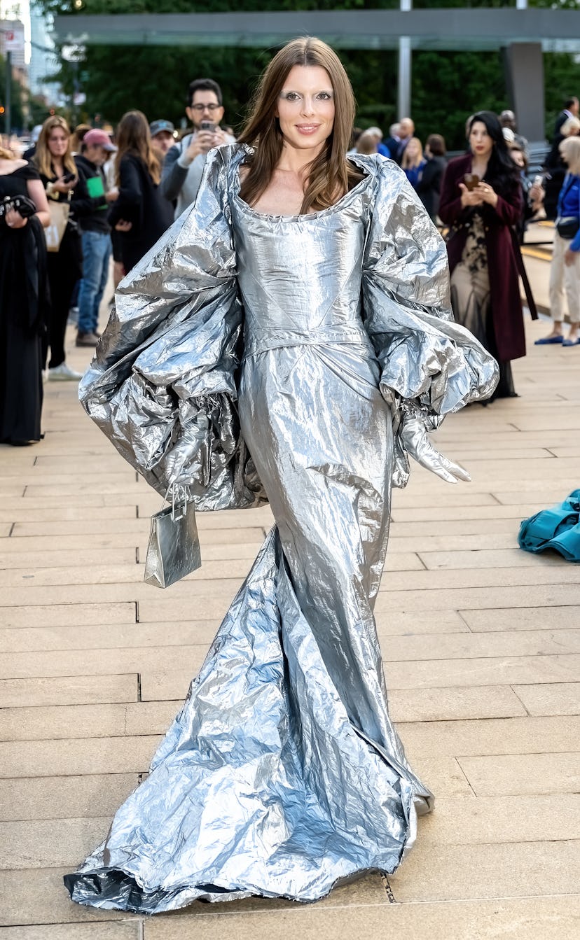 Actress Julia Fox is seen arriving to the New York Ballet 2022 Fall Fashion Gala at David H. Koch Th...