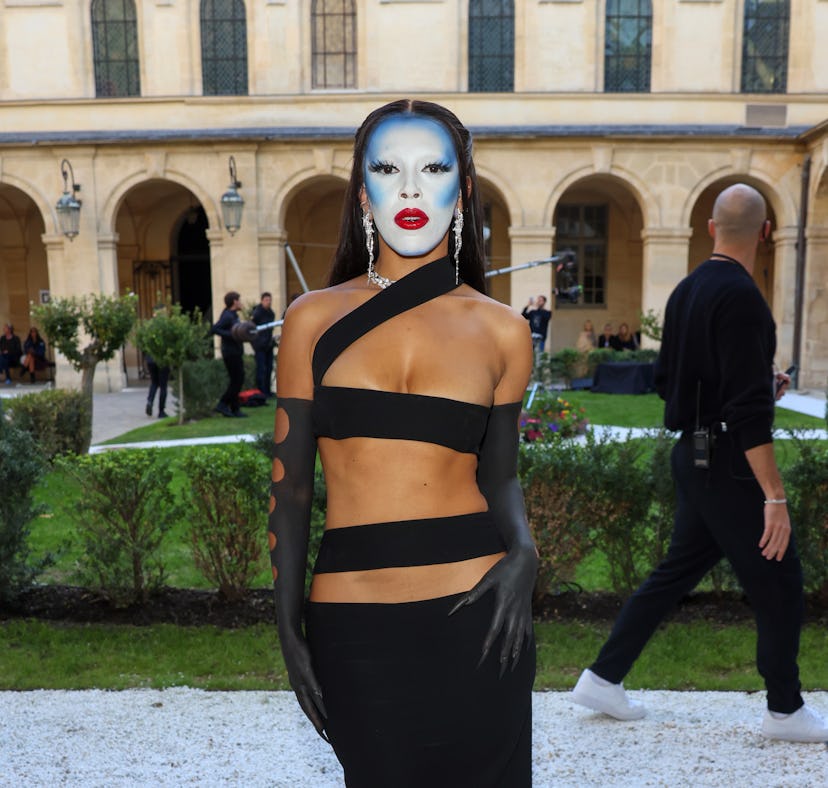Doja Cat's blue face paint at Paris Fashion Week as seen while she attends the Monot Womenswear Spri...