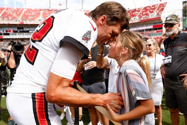 TAMPA, FLORIDA - SEPTEMBER 25: Tom Brady #12 of the Tampa Bay Buccaneers talks with his daughter Viv...