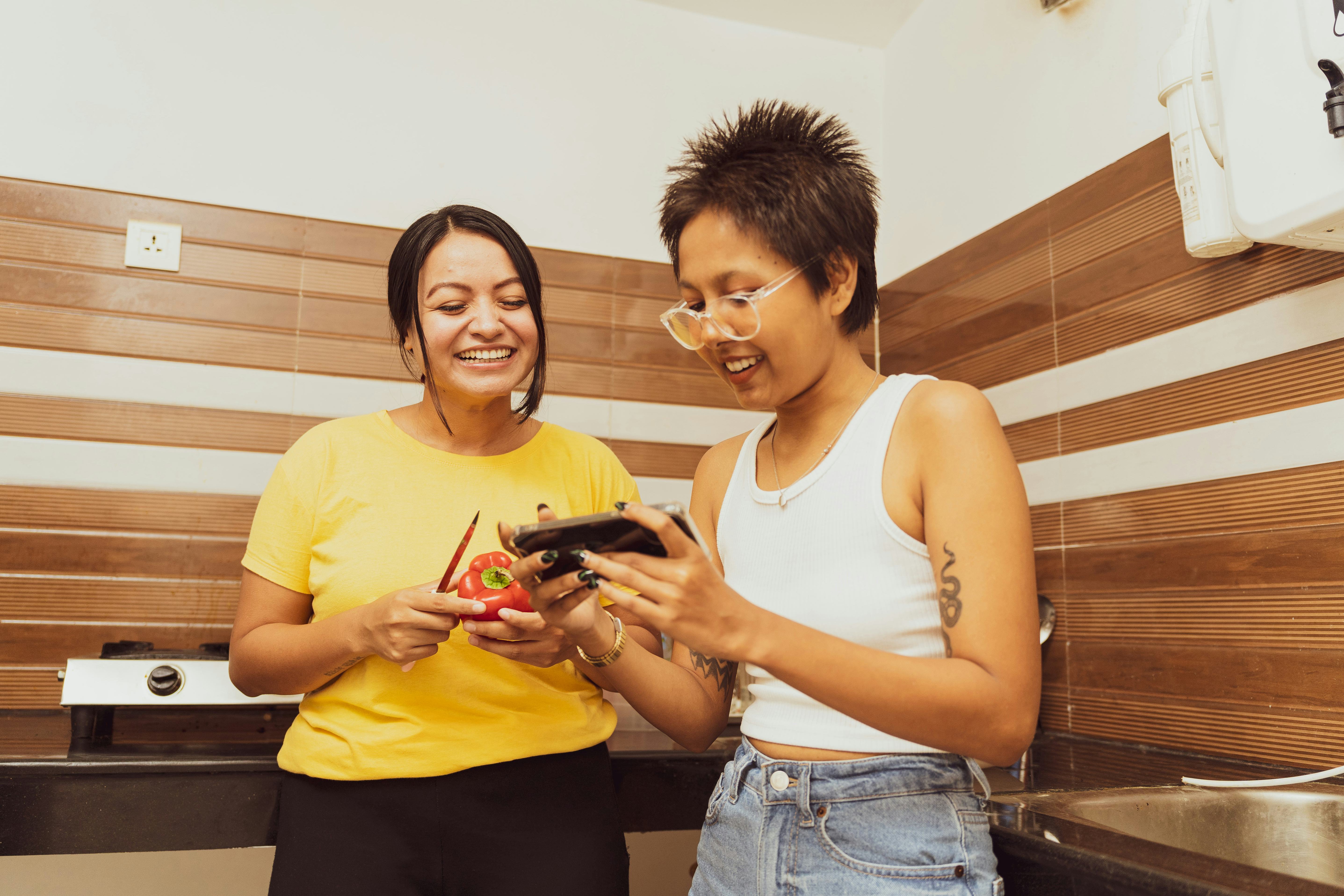 How to make a hinge video prompt