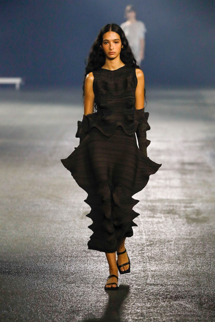 A model wearing Issey Miyake’s maxi black dress at Paris Fashion Week Spring 2023