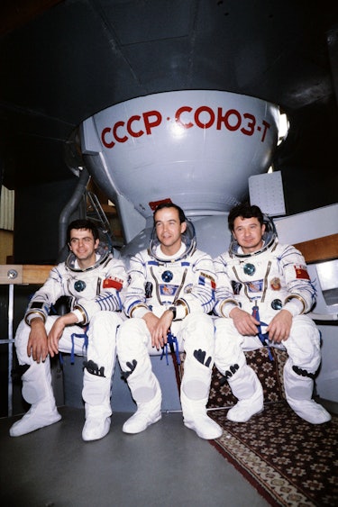 French cosmonauts Patrick Baudry (C) and Soviet Yury Malyshev (R) and Aleksandr Ivanchenkov pose on ...