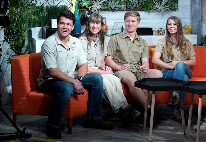 NEW YORK, NEW YORK - OCTOBER 02: Chandler Powell, Terri Irwin, Robert Irwin and Bindi Irwin visit Bu...