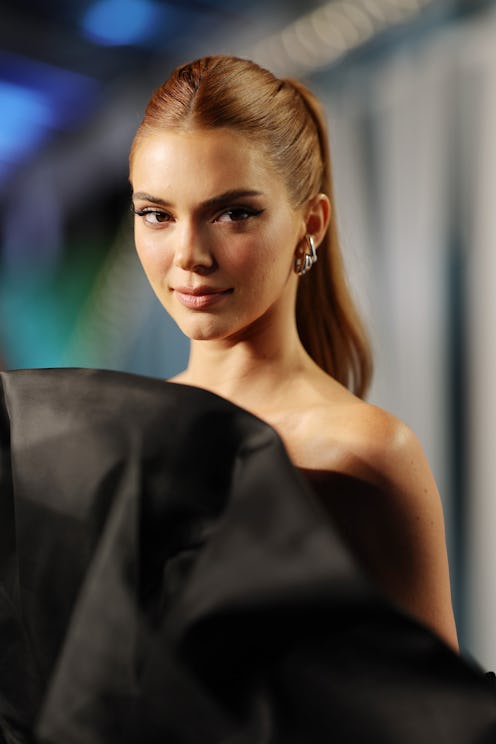 BEVERLY HILLS, CALIFORNIA - MARCH 27: Kendall Jenner attends the 2022 Vanity Fair Oscar Party hosted...