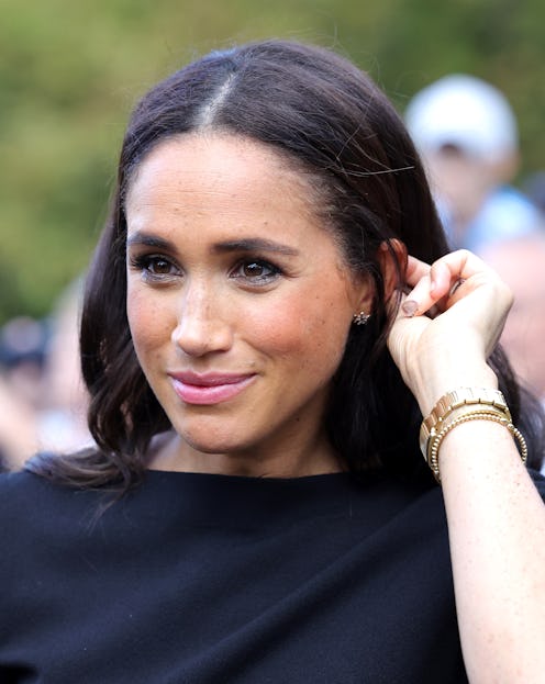 WINDSOR, ENGLAND - SEPTEMBER 10: Meghan, Duchess of Sussex meets members of the public on the long W...