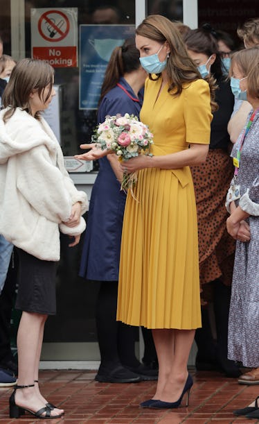Kate Middleton Brings Sunlight Yellow Into the Maternity System 2 Catherine, Princess of Wales wears a face mask.