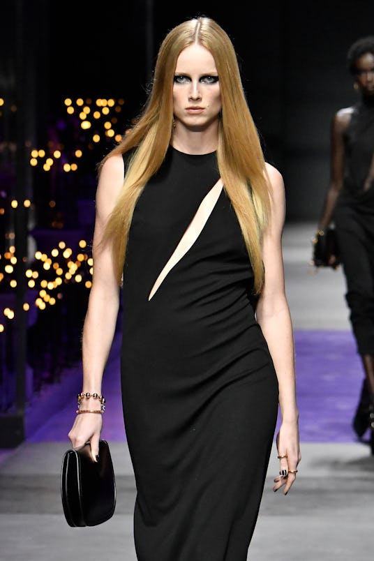 MILAN, ITALY - SEPTEMBRE 23: Rianne Van Rompaey walks the runway during the Versace Ready to Wear Sp...