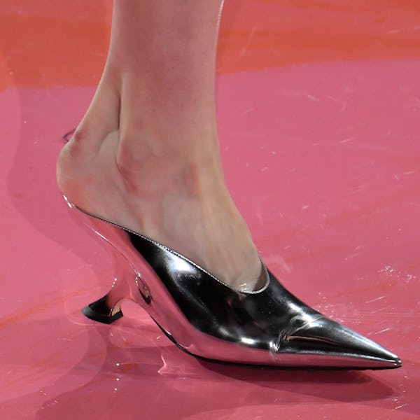 A model walks the runway wearing the silver shoe trend during the Bottega Veneta Ready to Wear Sprin...