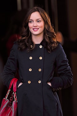 NEW YORK - OCTOBER 19:  Actress Leighton Meester films a scene on location at the "Gossip Girl" film...