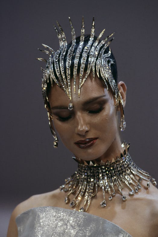 The spiked tiara Mugler tiara Kylie Jenner recently wore as seen on the runway in 1999. 