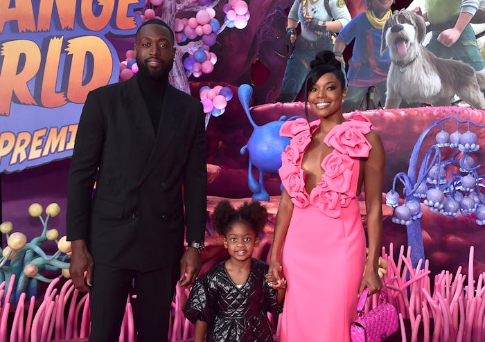 LOS ANGELES, CALIFORNIA - NOVEMBER 15: (L-R) Dwyane Wade, Kaavia James Union Wade, and Gabrielle Uni...
