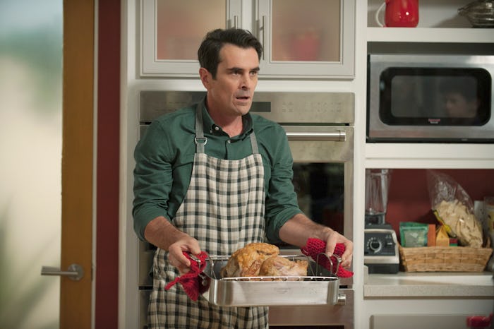MODERN FAMILY - "Three Turkeys" - Phil is cooking Thanksgiving dinner this year with Luke as his sou...