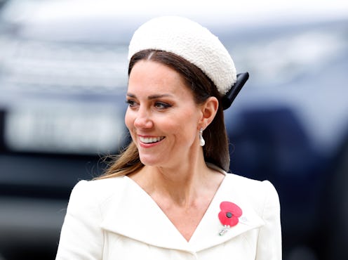 Kate middleton wearing a white dress at the Anzac Day Service.