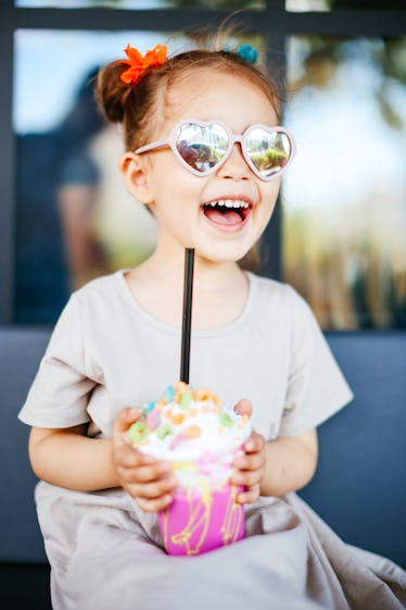 粉色草莓奶昔加糖,咖啡奶油,极致奶昔