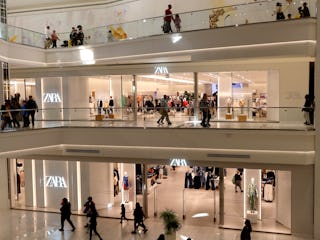 People shopping at Zara, a fashion brand having a pre-Black Friday 2022 sale.