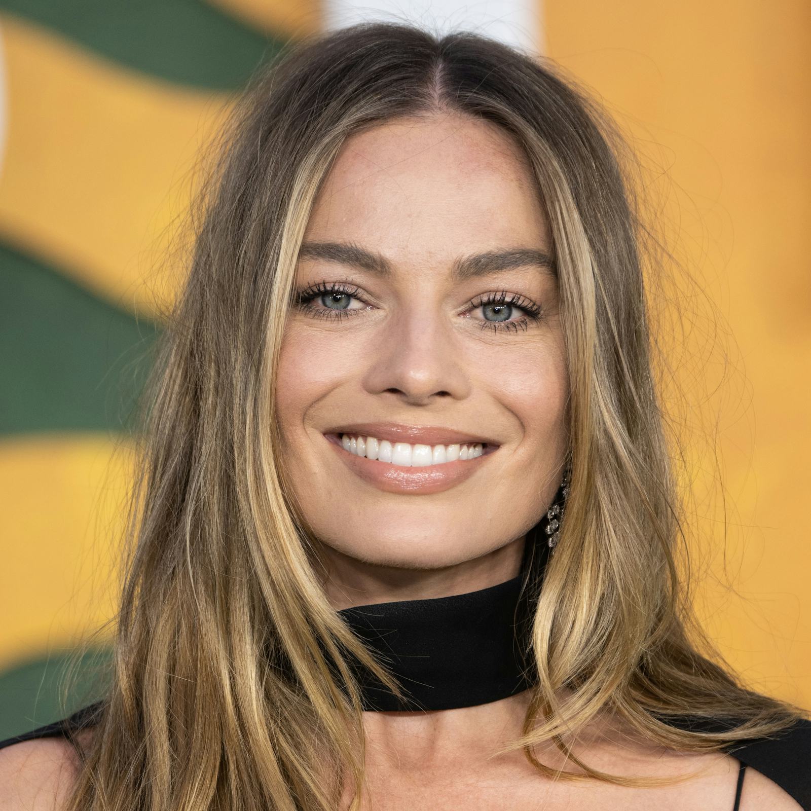 Margot Robbie’s Gorgeous Hair Accessory Is Both Timeless & TikTok-Approved