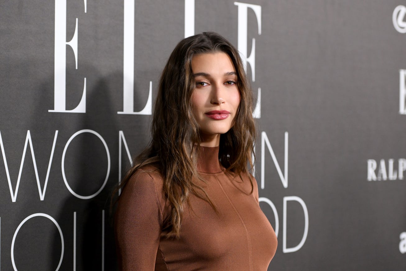 LOS ANGELES, CALIFORNIA - OCTOBER 17: Hailey Bieber attends ELLE's 29th Annual Women in Hollywood ce...