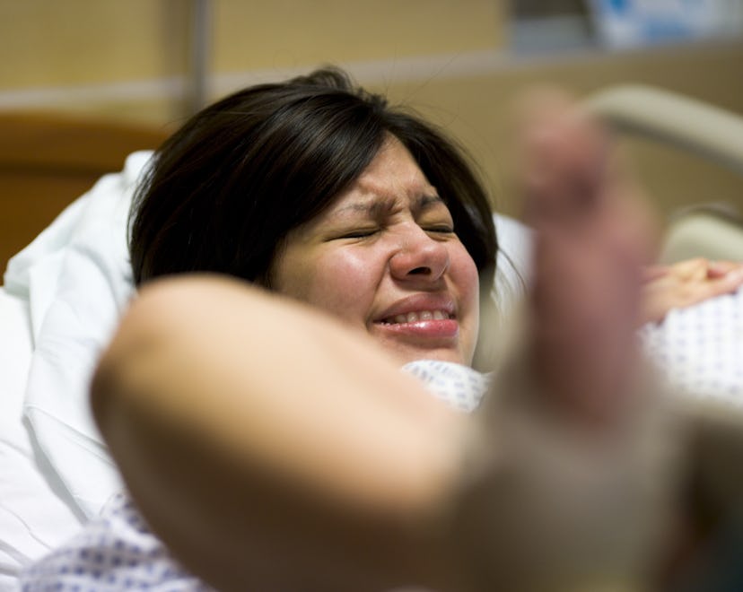 a women giving birth in an article about the 'ring of fire' and crowning during childbirth