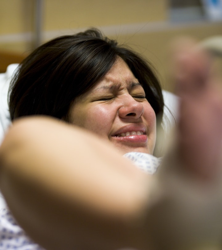 a women giving birth in an article about the 'ring of fire' and crowning during childbirth