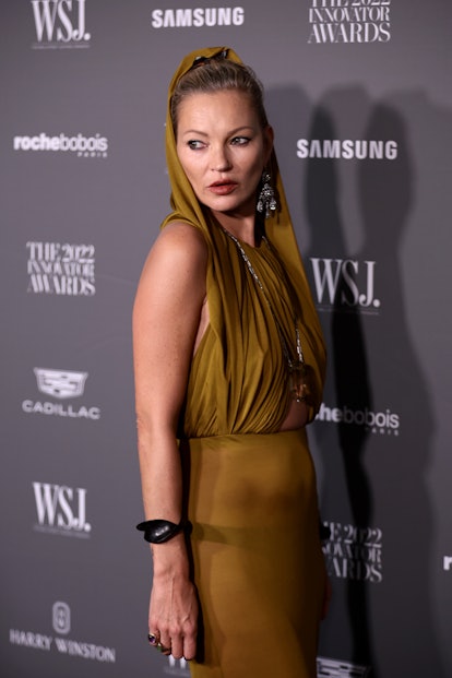 Kate Moss Closes Louis Vuitton In White Feathered Dress (PHOTOS)