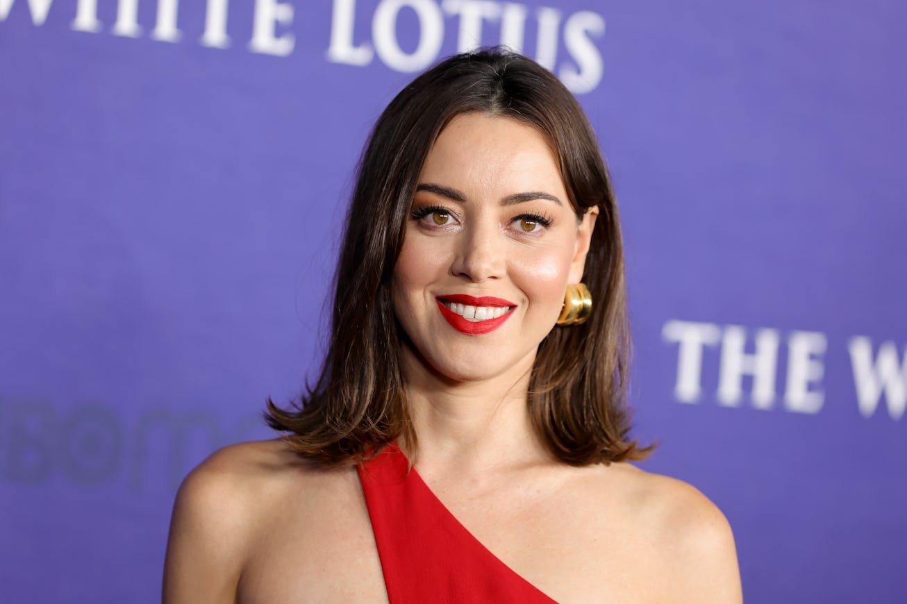 LOS ANGELES, CALIFORNIA - OCTOBER 20: Aubrey Plaza attends the Los Angeles Season 2 Premiere of HBO ...