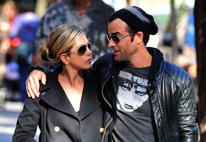 NEW YORK, NY - SEPTEMBER 18:  Jennifer Aniston and Justin Theroux walk in the West Village on Septem...